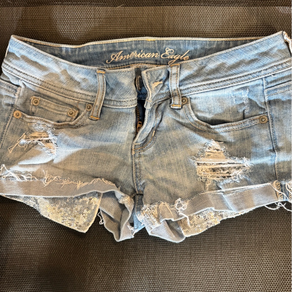 American Eagle Outfitters Women's Light Blue Ripped Jeans